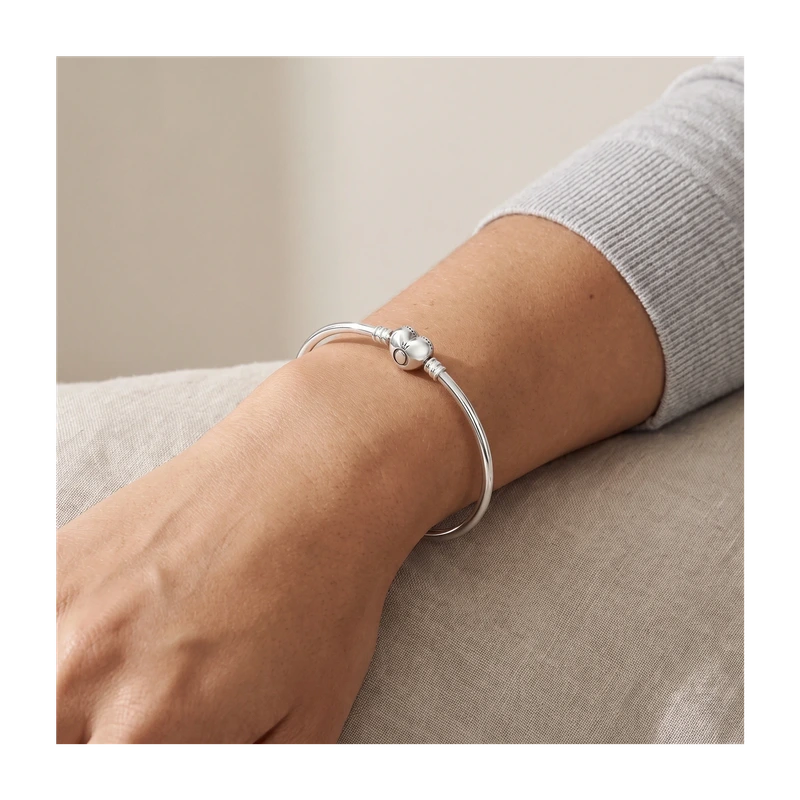 Moments Heart Clasp Bangle